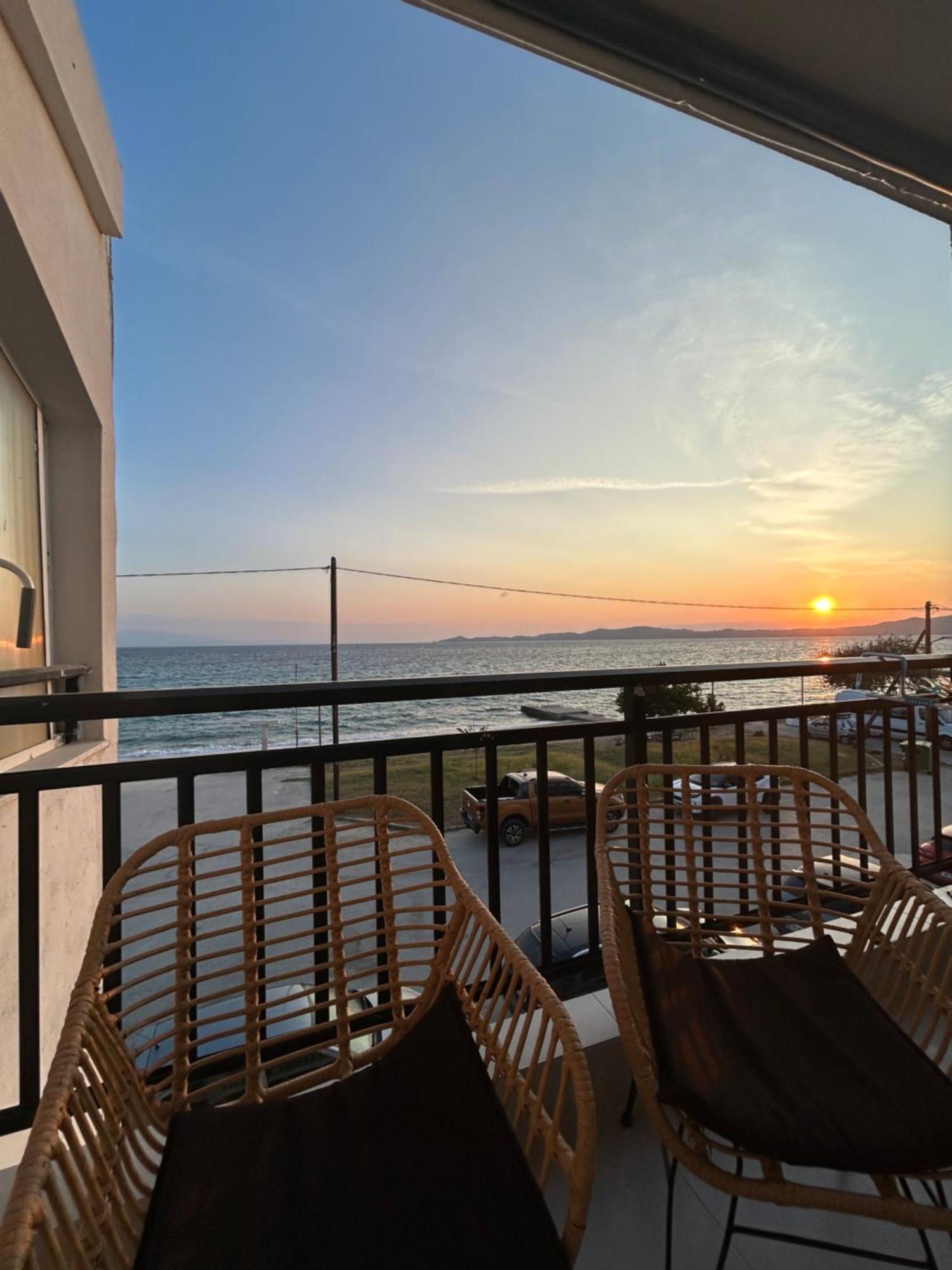 Sea View Loft Apartment Nea Roda Ngoại thất bức ảnh